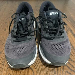 EUC ASICS gel Kayano women’s size 10 black